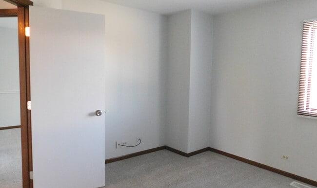 Building Photo - 1645 Hilton Head Dr