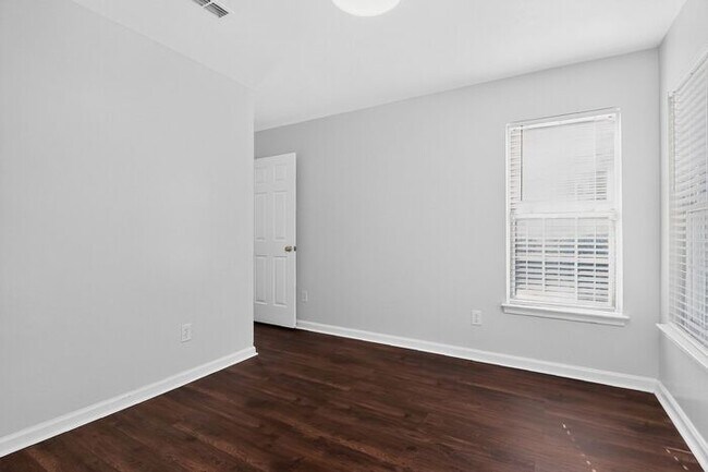 Building Photo - Spacious 4BD/2.5BA Home in Winding Creek!
