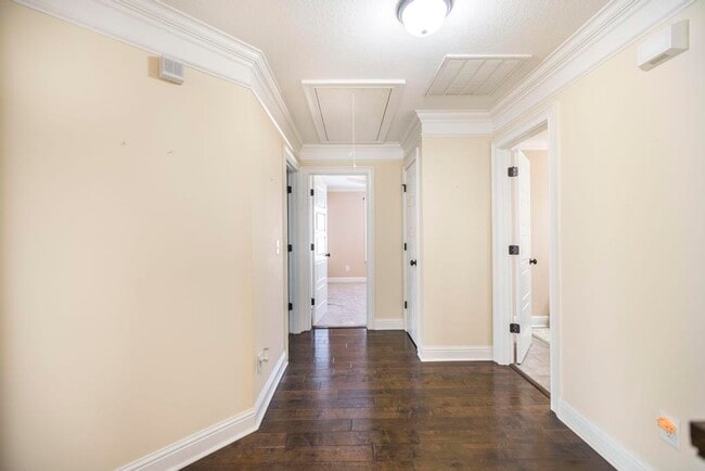 Building Photo - 201 Running Creek Dr