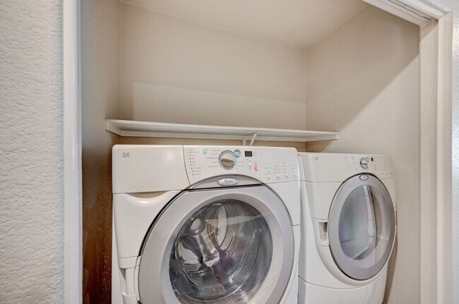 Building Photo - Beautiful 3 Bedroom Home!