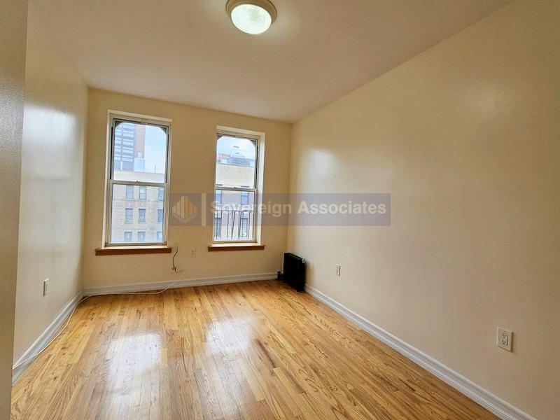 Building Photo - 707 W 171st St
