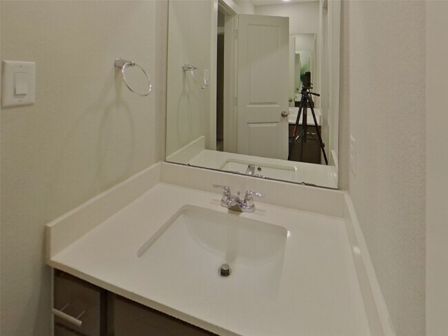 Building Photo - 23643 Gibson Frst Dr
