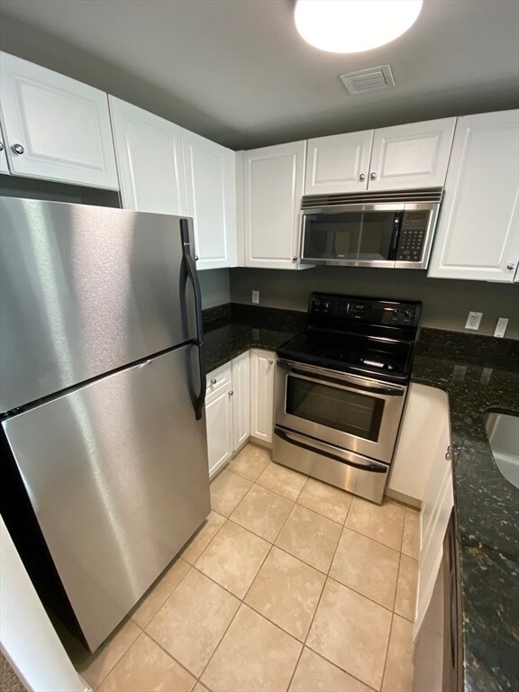 Building Photo - 10 Museum Way