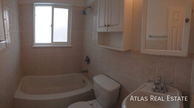 Building Photo - 8898 Circle Dr