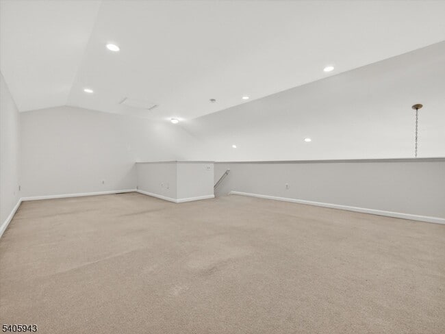 Building Photo - 124 Barclay Dr