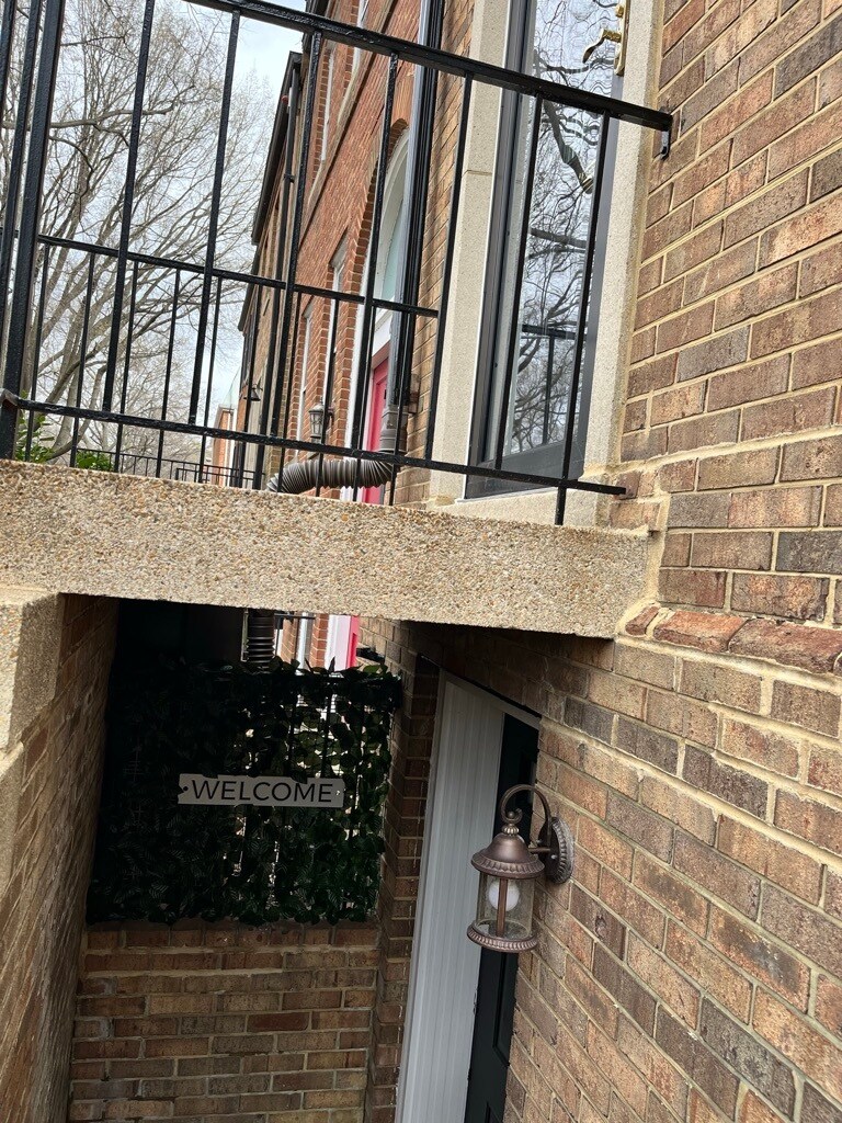 Building Photo - 614 G St SW