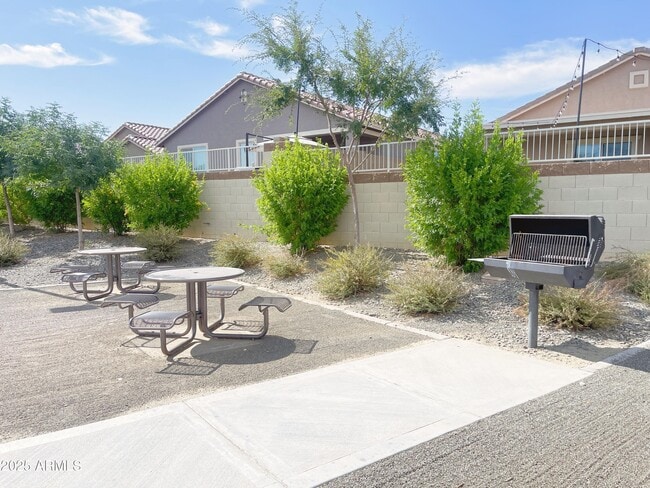 Building Photo - 2239 W Donner Dr