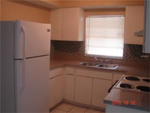 Building Photo - Nice 3 Bedroom 2 Bath