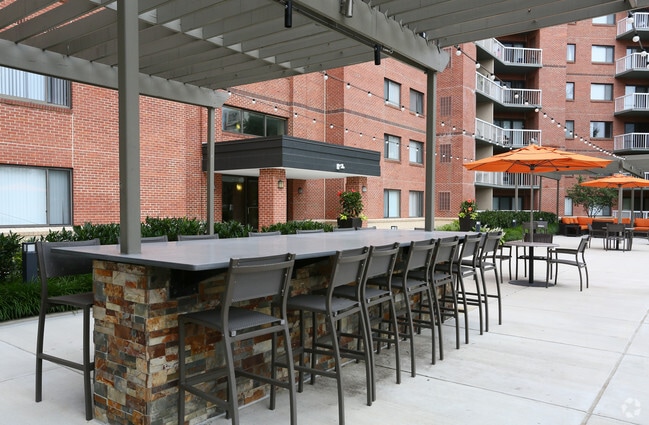 Amenity Deck - Cortland Landmark