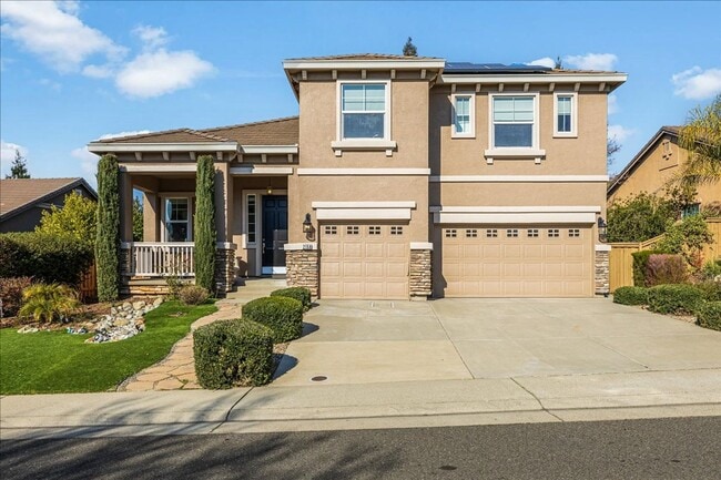 Primary Photo - Elegant & Spacious 4 Bedroom Home Near Fol...