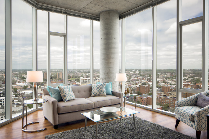 Floor-to-ceiling windows to show off the breathtaking views - 3737 CHESTNUT