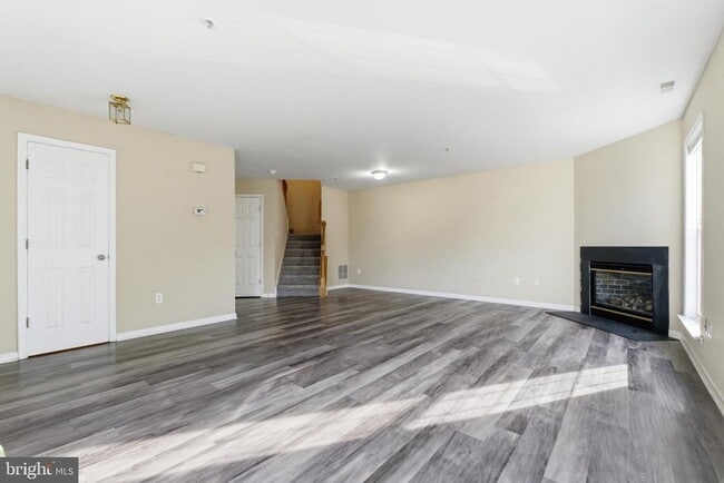 Building Photo - 2109 Bristol Dr