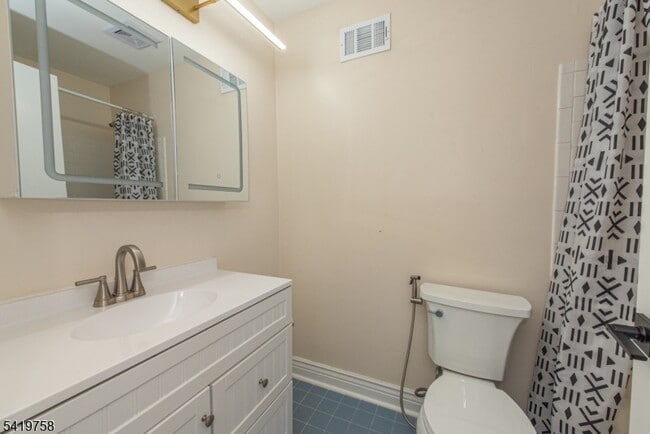 Building Photo - 56 Woods Edge Dr