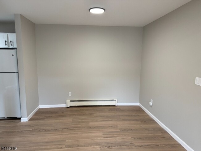 Building Photo - 645 Cricket Ln