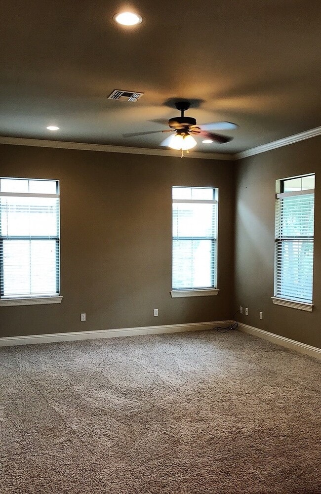 Building Photo - The Perfect Place in Perfect Place!