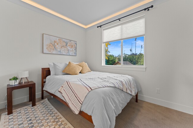 Building Photo - 5175 SE 28th Ave