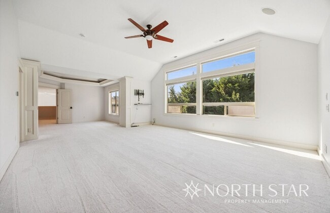 Building Photo - Stunning Bull Mountain Estate