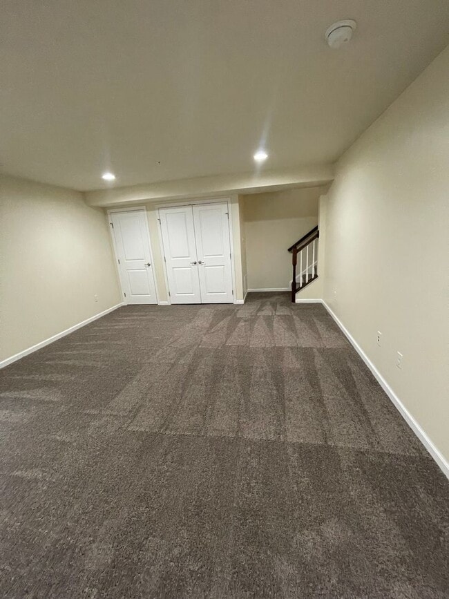 Building Photo - Gorgeous 3 BD/ 2.5 BA Townhouse Available in Wexford!