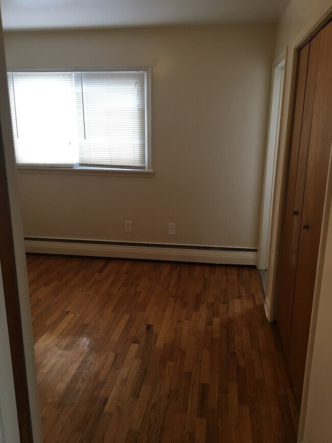 Building Photo - G 2288 E Hemphill Rd Apt (Range 1 - 4)