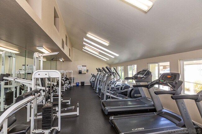 Building Photo - Spacious Condo in La Jolla Village!