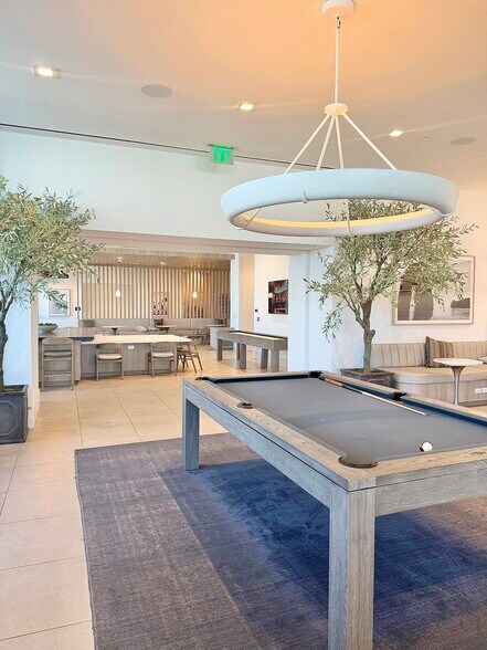 Building Photo - 2000 N Bayshore Dr