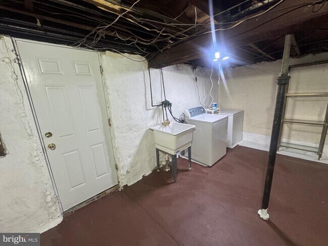 Building Photo - 2410 N Monroe St