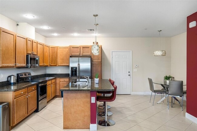 Building Photo - 4025 Cascada Cir