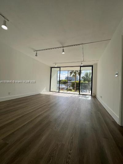 Building Photo - 20500 W Country Club Dr