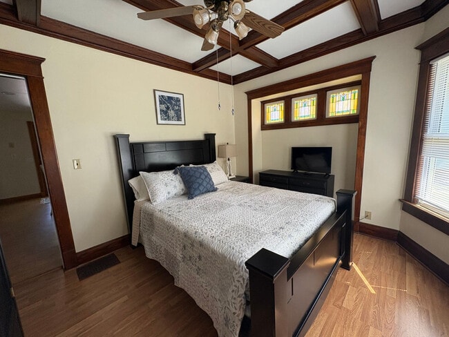 Building Photo - 601 Rumely St