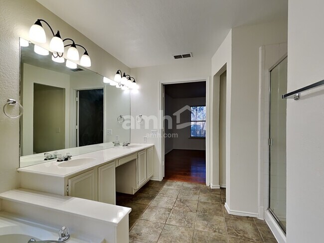 Building Photo - 828 Norfolk Dr