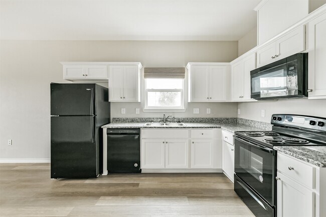 Building Photo - 4505 Bernardo De Galvez Ave