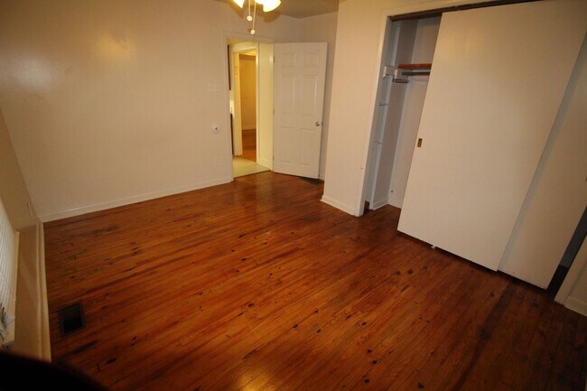 Building Photo - Two Bedroom Home With Fresh Paint And New ...