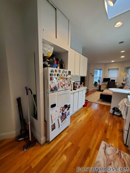 Building Photo - 57 Westland Ave