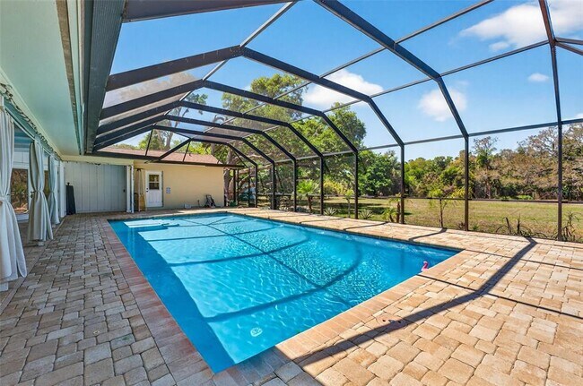 Building Photo - 2111 Paddock Cir