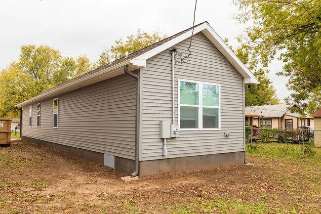 Building Photo - Charming 3-Bedroom Home with Spacious Yard in North Tulsa