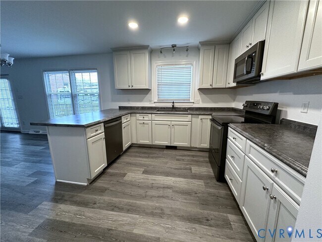 Building Photo - 111 Lakeside Dr