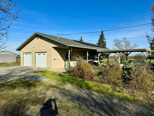 Building Photo - 4 Bed / 2 Bath Country Home – Solar + Move-In Ready