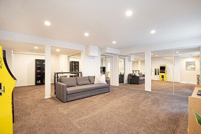 Building Photo - Beautiful 3-Bedroom Home for Rent