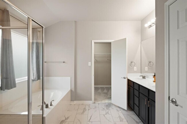 Building Photo - 1121 Boxwood Loop