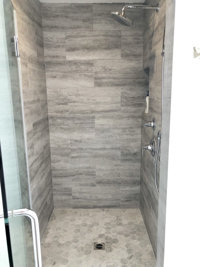 Master Bathroom Shower - 616 Fernwood Pacific Dr