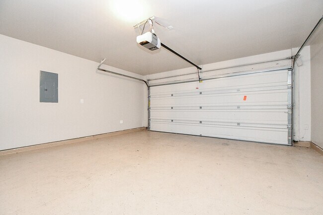 Building Photo - 15330 Ashbrook Dove Ln