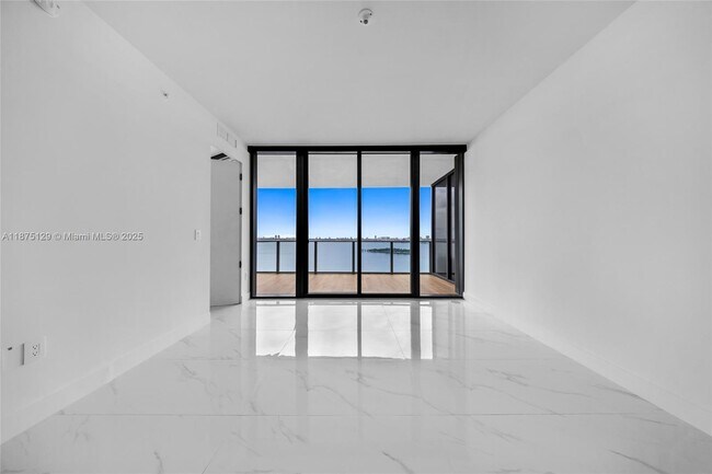 Building Photo - 700 NE 24th St