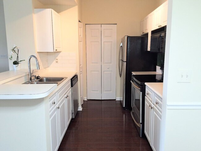 Building Photo - Beautiful WATER VIEW 3 bedroom, 2 bathroom...