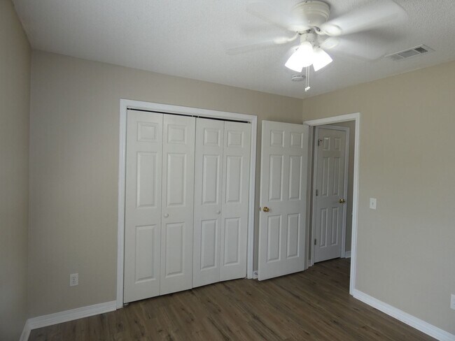 Building Photo - Spacious 3-Bedroom Home - Half Acre Lot