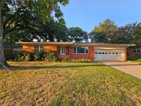 Building Photo - 800 Valley View Dr
