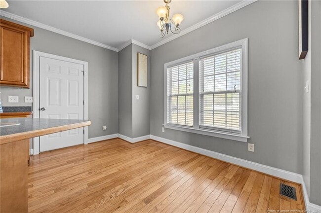 Building Photo - 3825 Barnsdale Dr