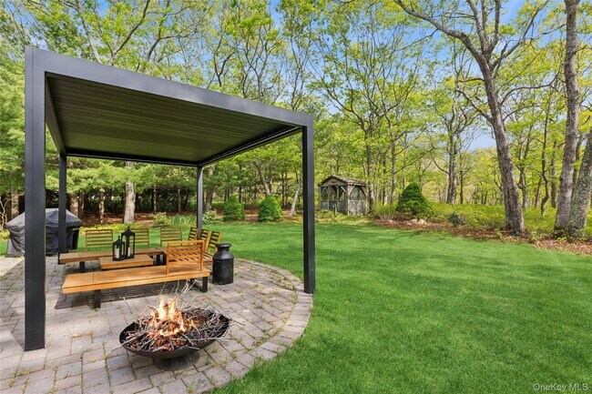 Building Photo - 2 Red Creek Cir