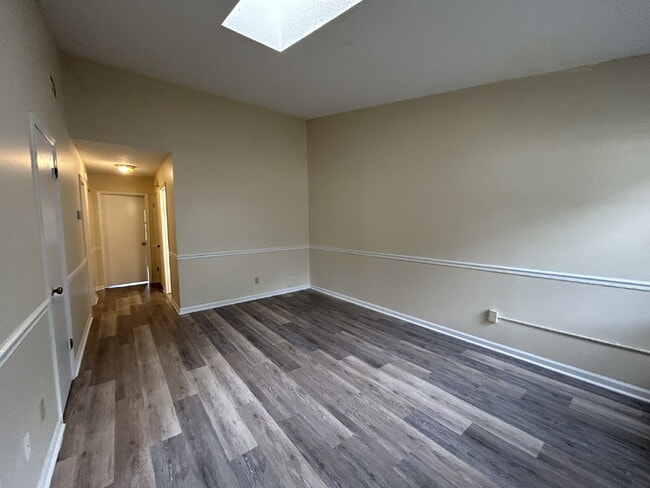 Building Photo - Apartment for Rent