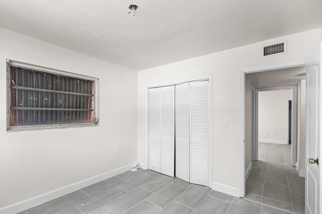 Building Photo - 1882 SW 17th Ave