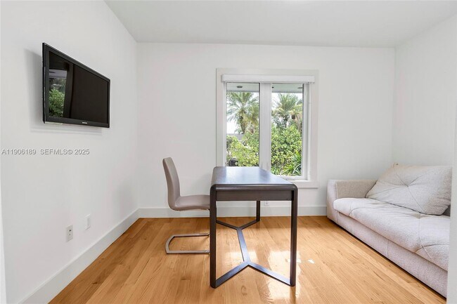 Building Photo - 415 Rovino Ave